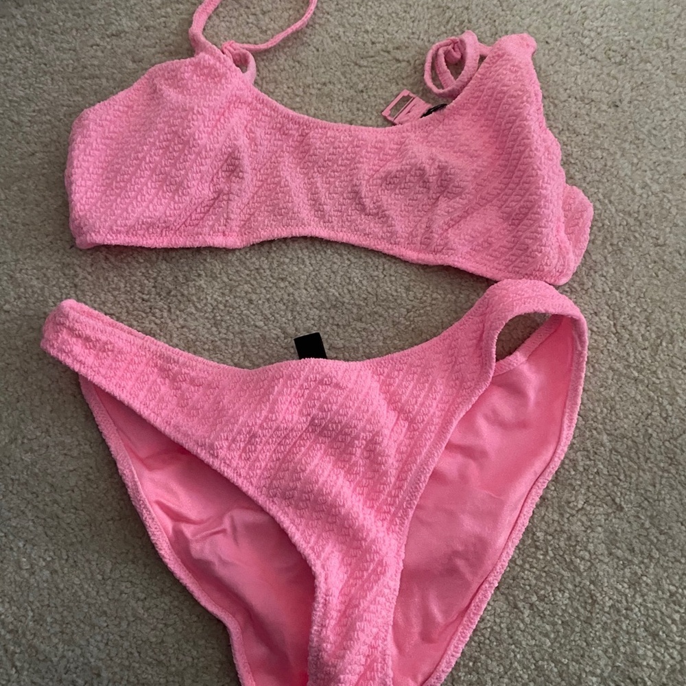 SOLD Triangl Maci pink bikini - Picture 2 of 3